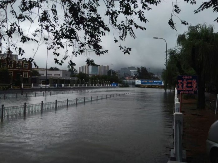 我們需要錦上添花，更需要“雪中送炭”